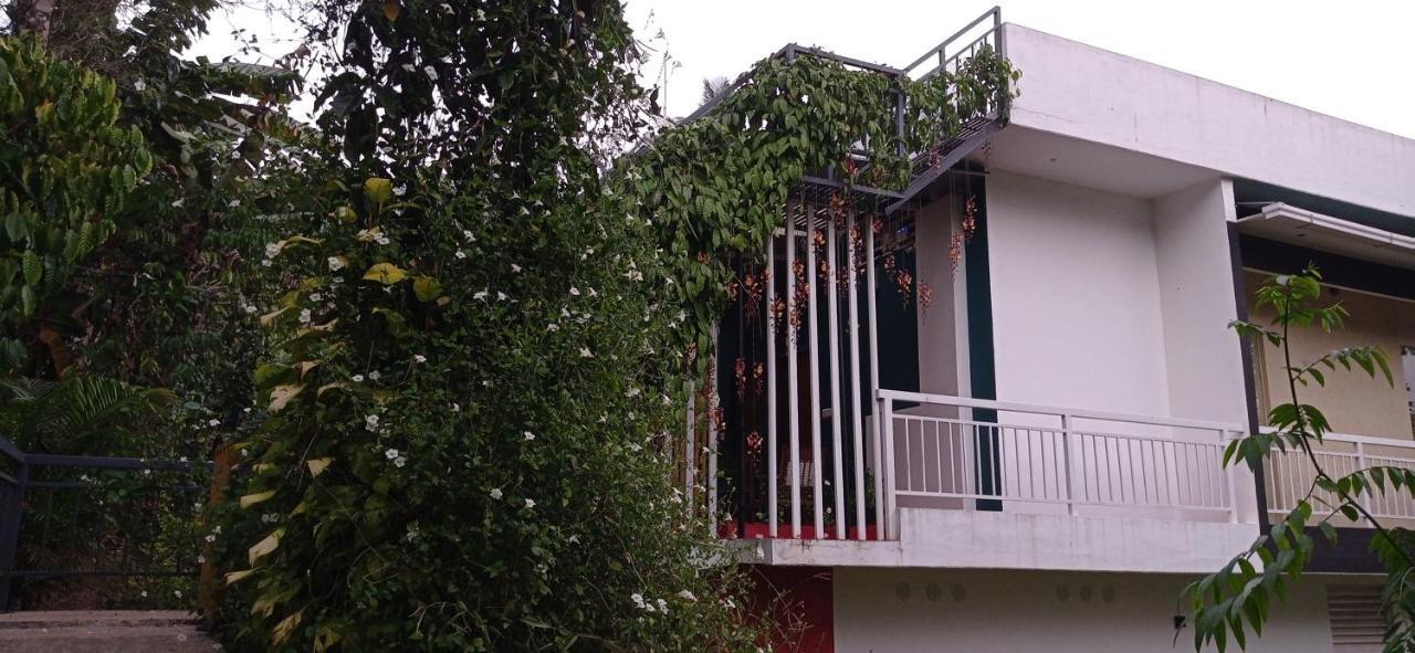 Riverbench Homestay Munnar, Anaviratty Exterior foto